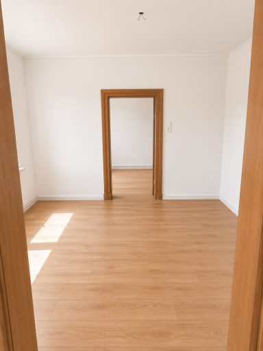 Wohnzimmer mit einem weiterem Raum(Schlafzimmer)